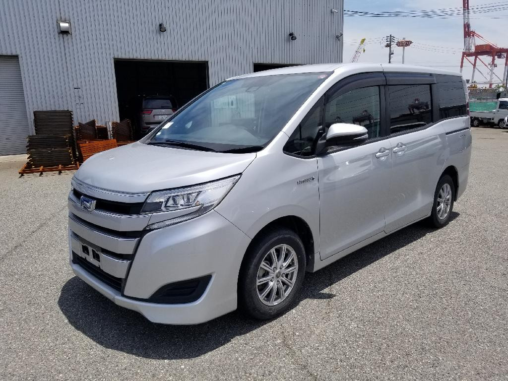 Toyota Noah Microbus